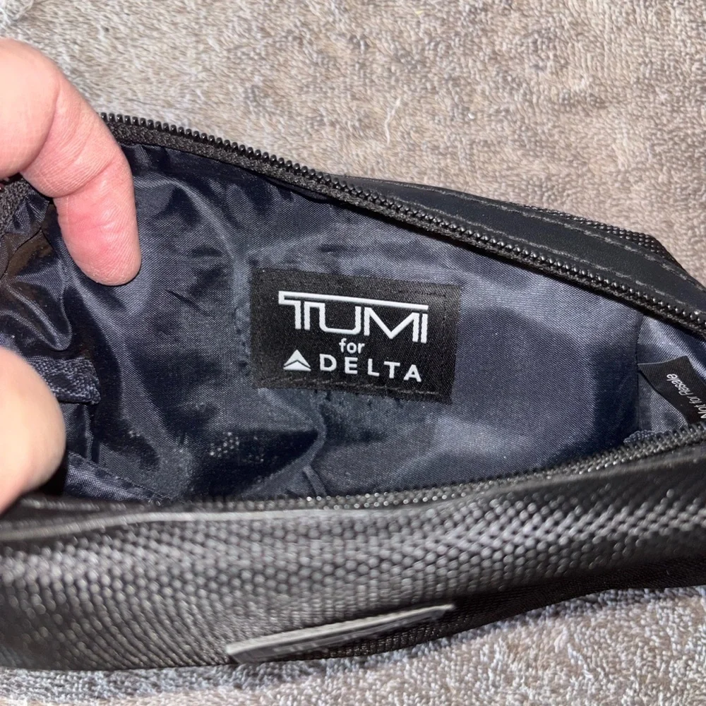 Tumi 2-piece toiletry bags Delta Airlines